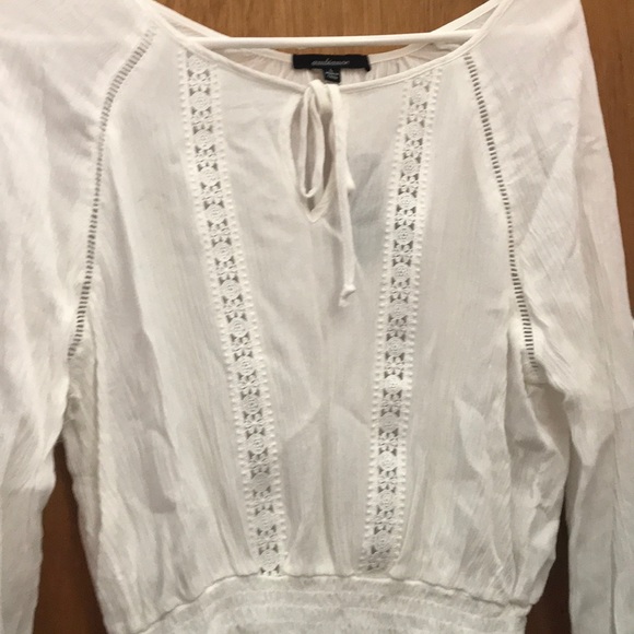 Cute White Lacey Top - Picture 2 of 3